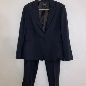 KASPER 2-Piece Suit Navy pin stripe size 18